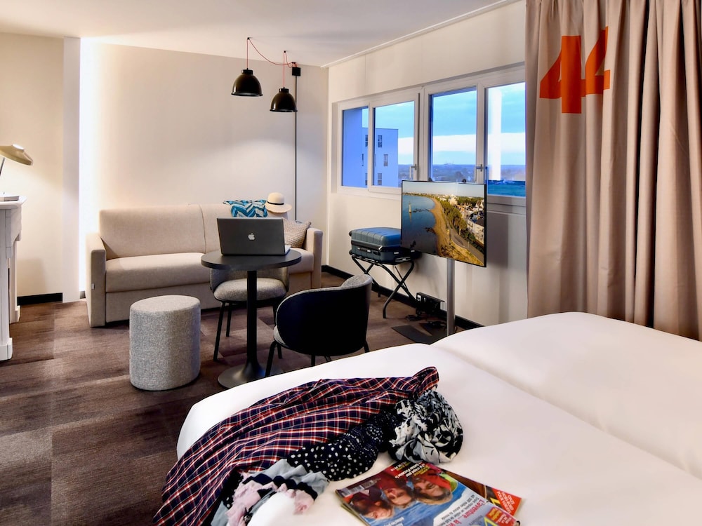 Suite, 1 Double Bed with Sofa bed - Photo 3