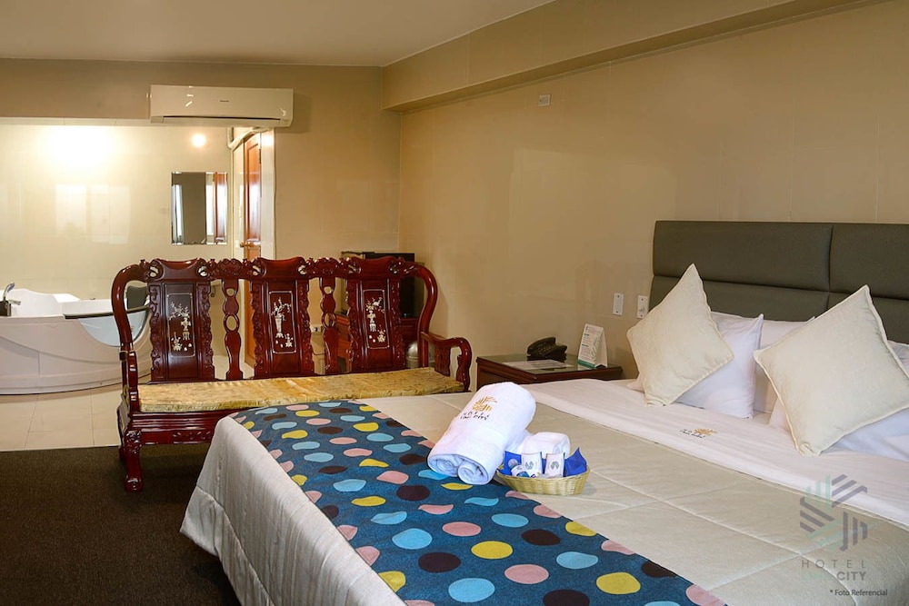 Signature Room, 1 King Bed photo 1