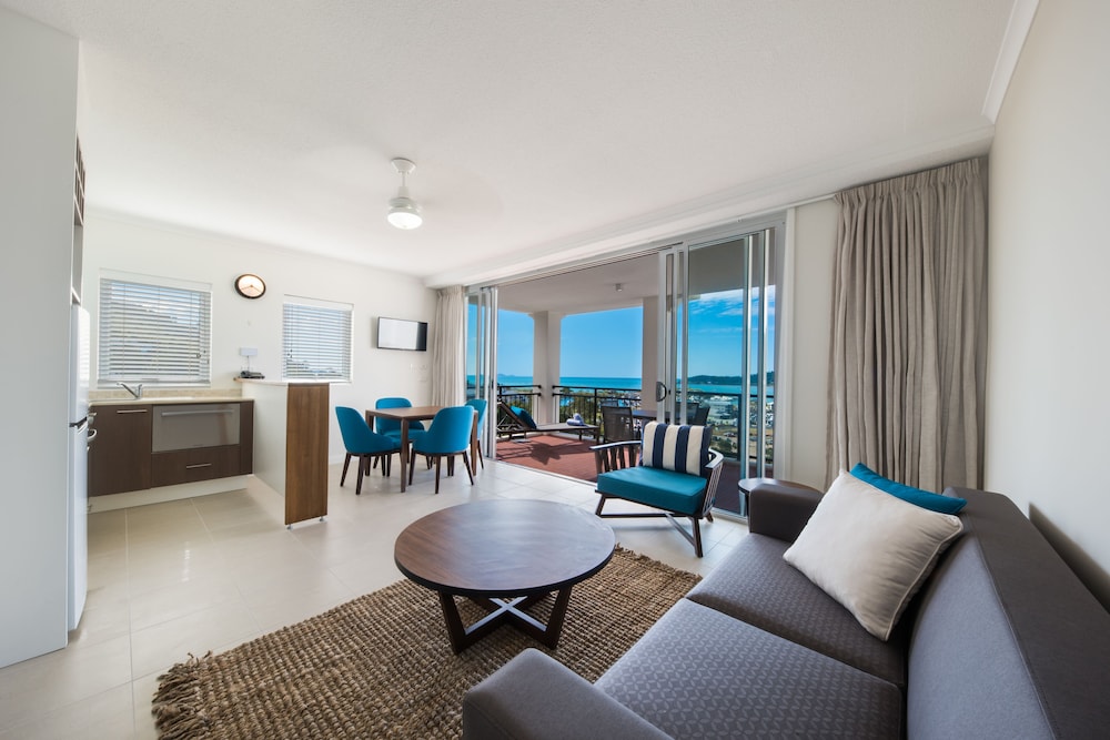 1 Bedroom Ocean View Apartment - Photo 8