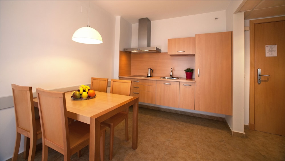 Apartment, 2 Bedrooms, Terrace photo 2