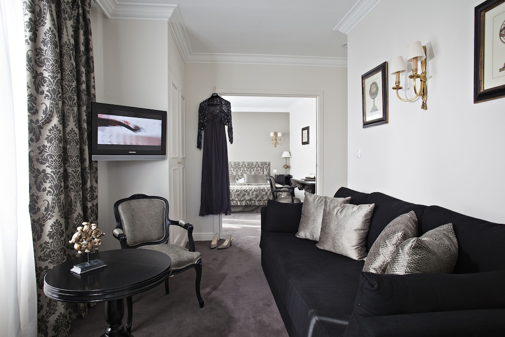 Suite, 1 King Bed, Non Smoking (Living Room;with Sofabed) - Photo 8