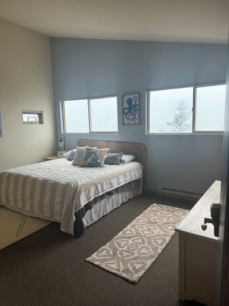 Executive Suite, 1 King Bed, Ocean View photo 1