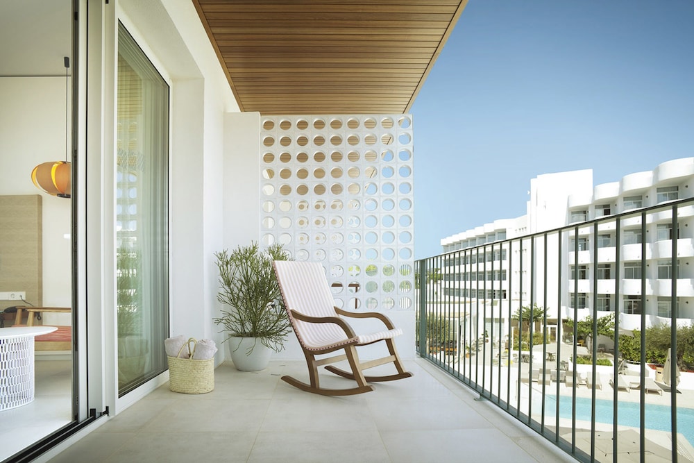 Junior Suite (includes private terrace upstairs) photo 3
