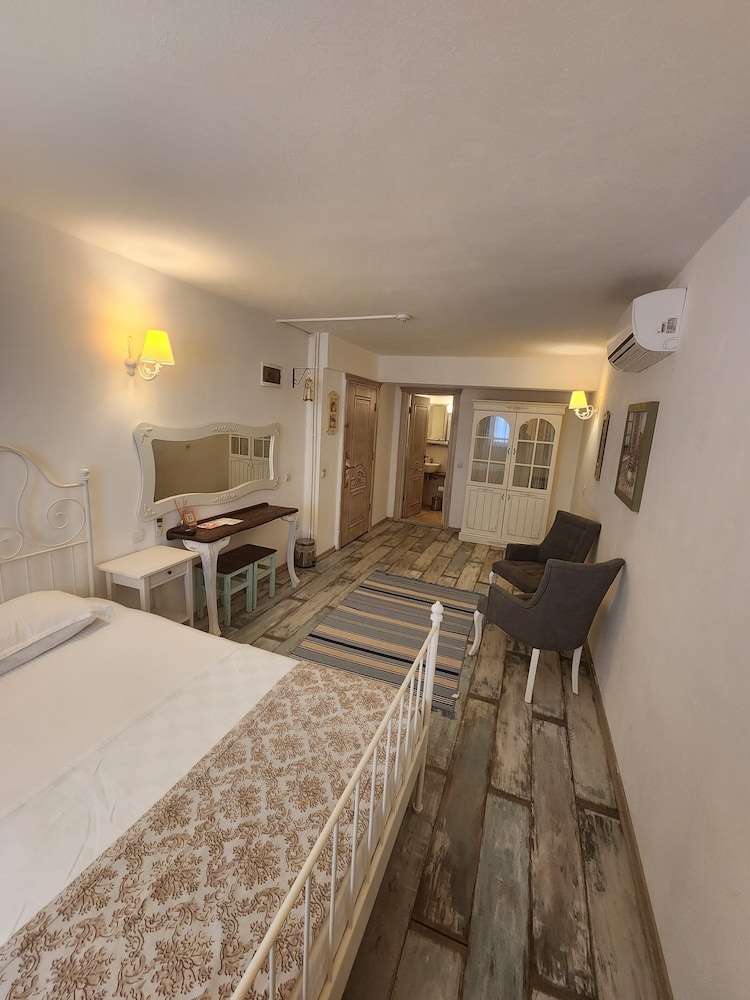 Economy Triple Room