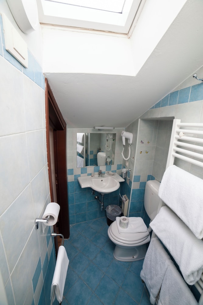 Economy Room photo 2