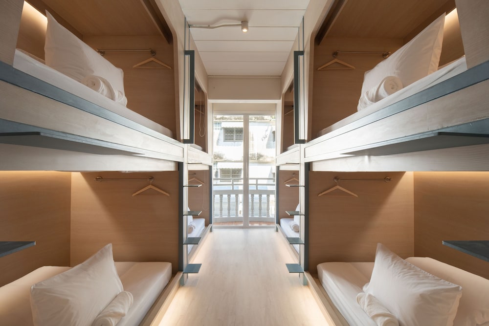 Single Capsule in 8-bed Female Dorm photo 1
