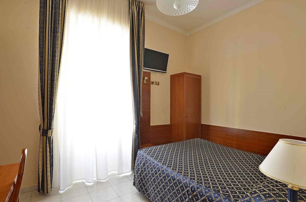 Economy Double Room photo 3