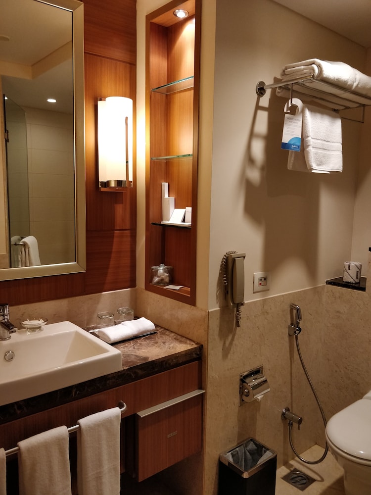 Suite, 1 Bedroom - Photo 9