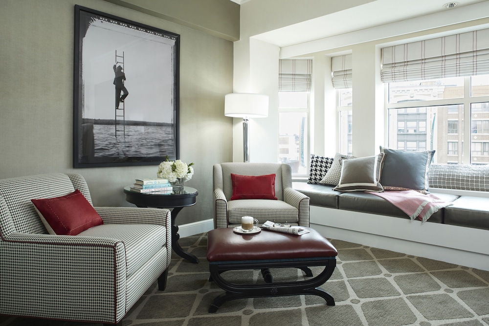 Executive Suite - Photo 3