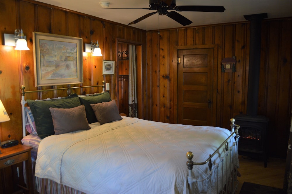 Cabin, 2 Bedrooms (Riverstone) photo 1