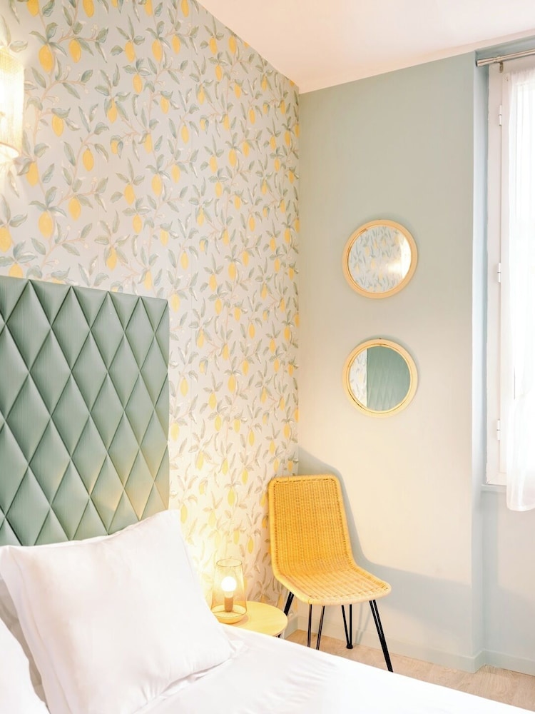 City Room photo 3