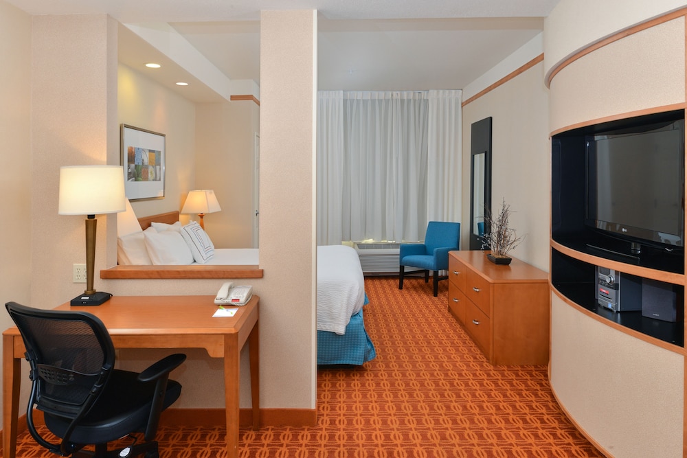 Executive Suite, 1 King Bed with Sofa bed - Photo 2