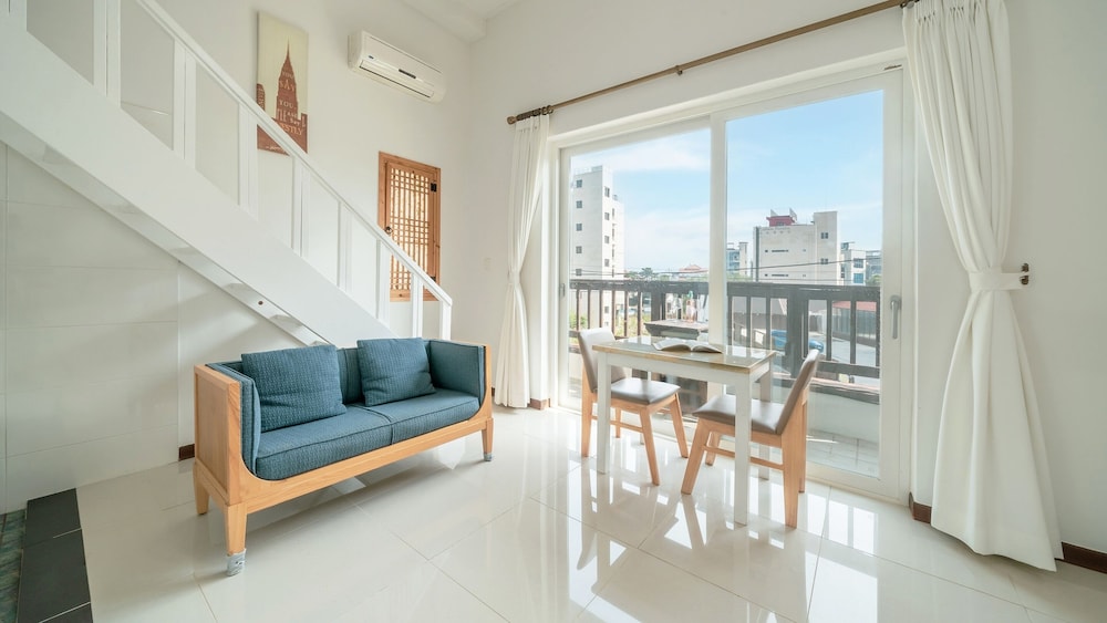 Basic Room, 1 Bedroom (blue)