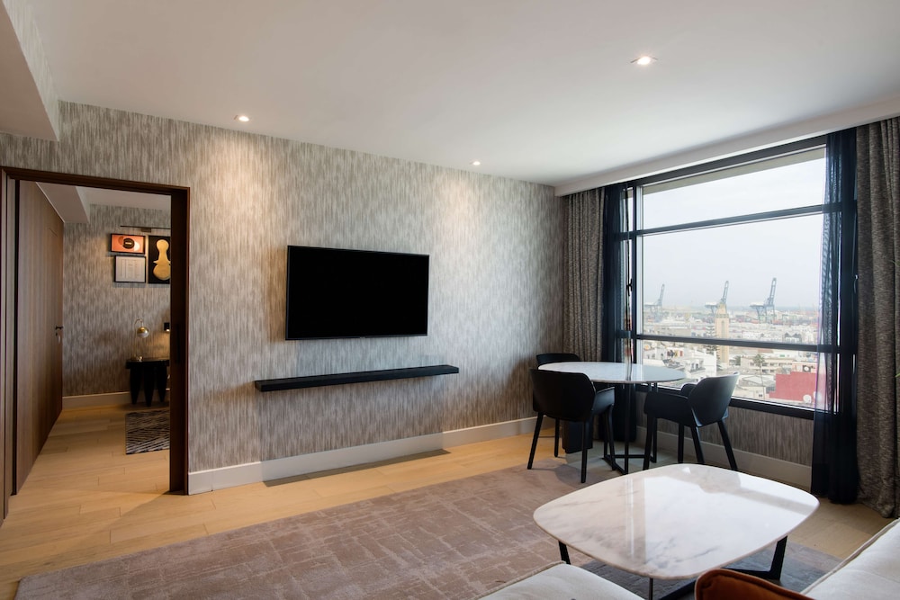 Suite, 1 Bedroom - Photo 3