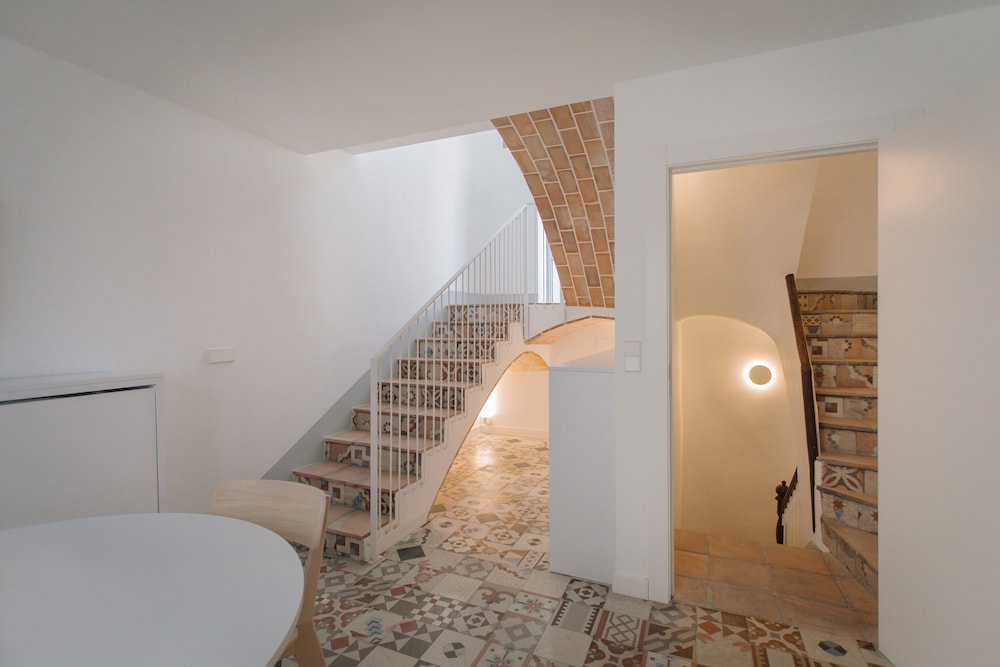 Basic Duplex, Private Bathroom