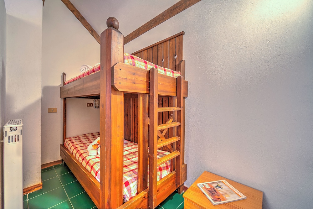 Family Apartment, Multiple Bedrooms, Mountainside (Grange Hike & Ski - 13D Sestriere)