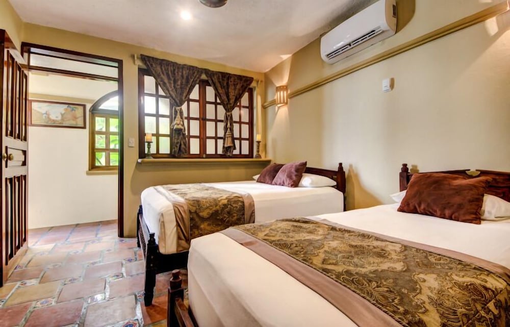 Quadruple Room - Photo 1