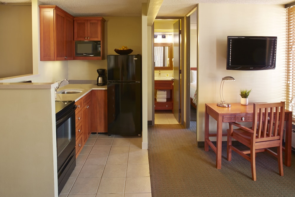 Suite, 1 Bedroom, Partial Ocean View (2 Twin Beds)