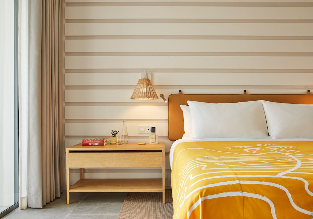 Deluxe Room, 1 King Bed (High Floor)