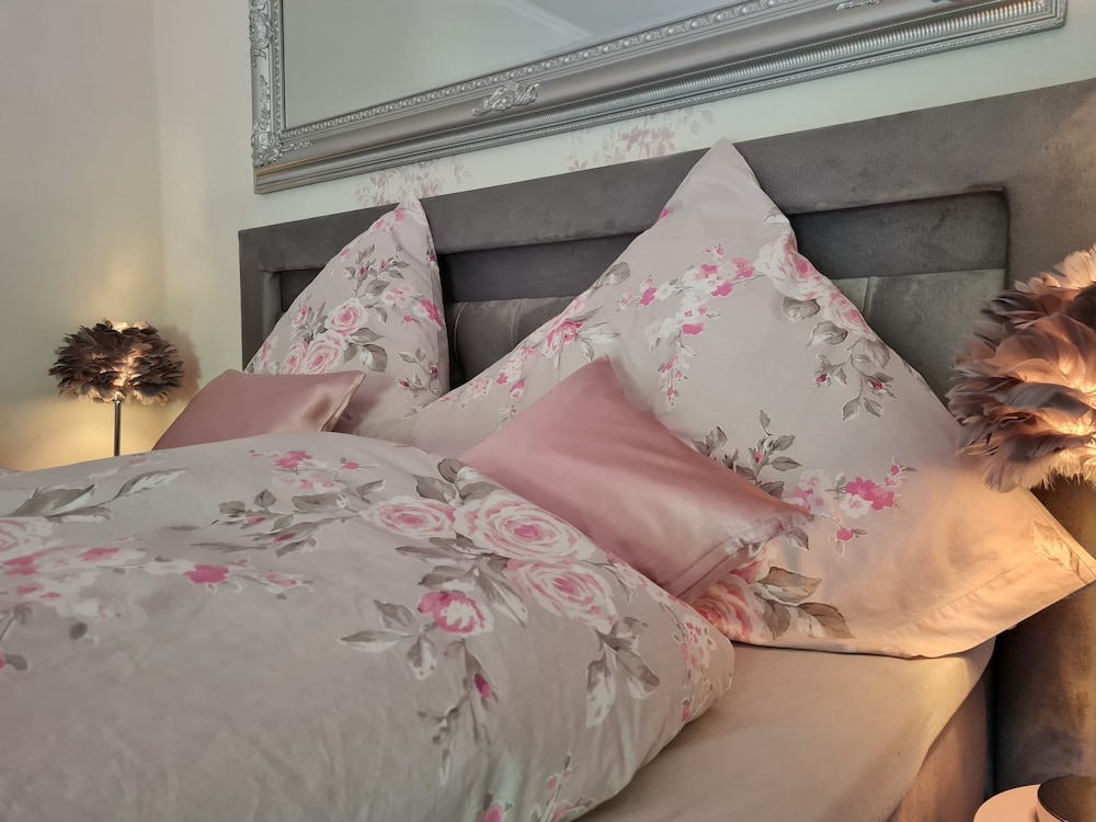 Deluxe Double Room, 1 Queen Bed, Balcony, Mountain View photo 1