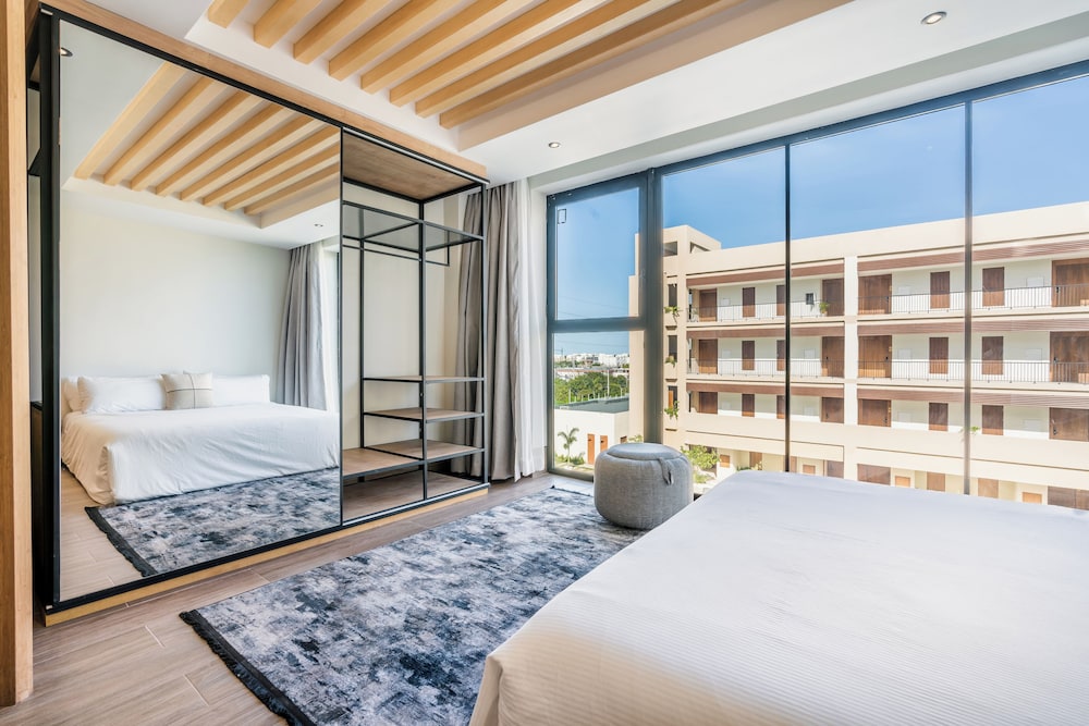 Junior Suite, Pool View