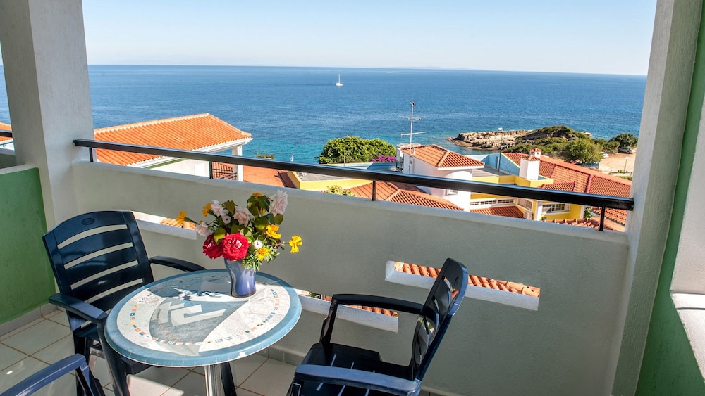 Double or Twin Room, Sea View - Photo 6