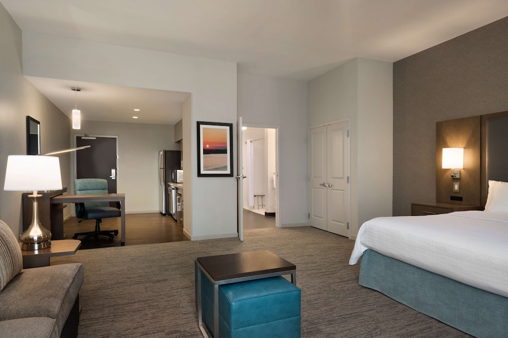 Studio, 1 King Bed, Accessible (Mobility & Hearing, Roll-in Shower) photo 2