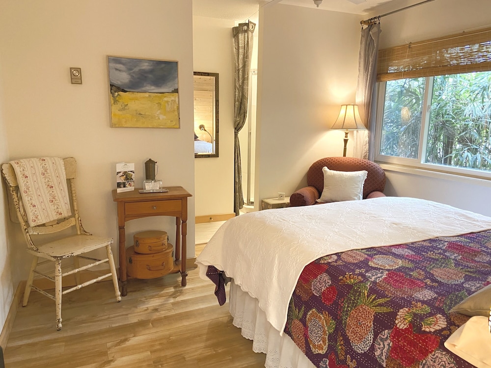 Economy Double Room, 1 Queen Bed, Private Bathroom photo 2