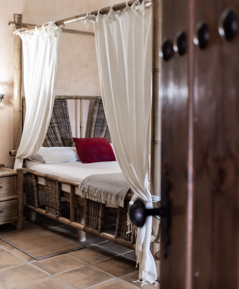 Deluxe Studio Suite - Photo 8