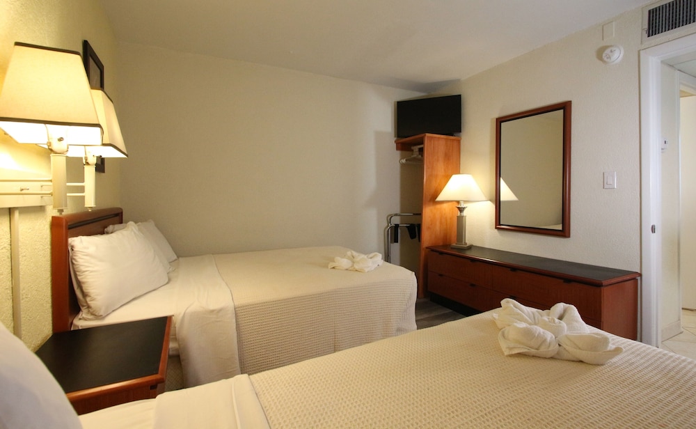 Pool/Oceanview 1 Bedroom Efficiency Suite photo 3