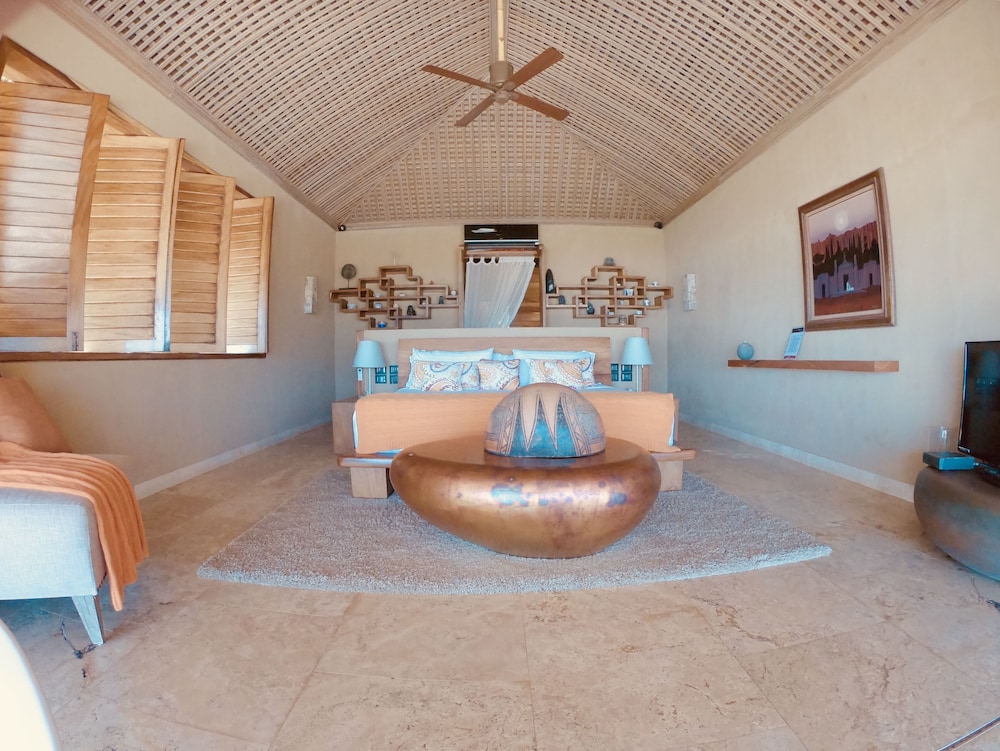 Luxury Bungalow, Ocean View photo 2