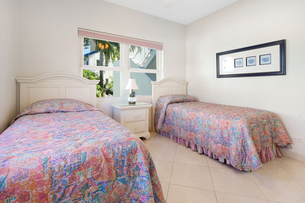 Villa, 2 Bedrooms, Oceanfront (Villa #49) photo 2