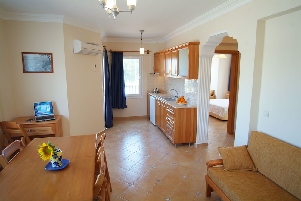 Apartment, 3 Bedrooms, 2 Bathrooms (Duplex) photo 2