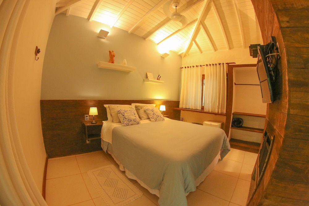 Romantic Double Room, 1 Queen Bed, Private Bathroom, Garden Area photo 1