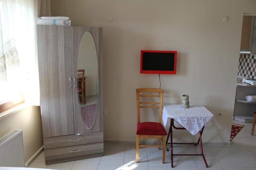 Triple Room, 1 Bedroom photo 2