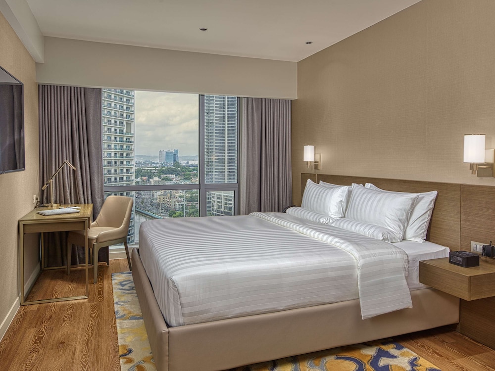 Standard Room, 1 King Bed , River View - Photo 2