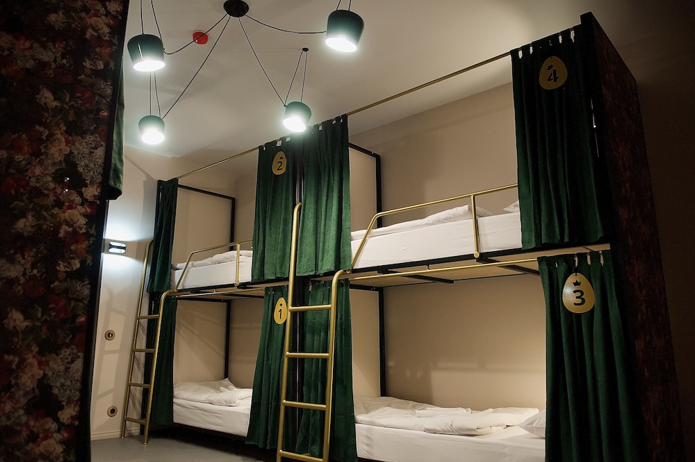 Bed in 6-Beds Mixed Dormitory Room photo 1