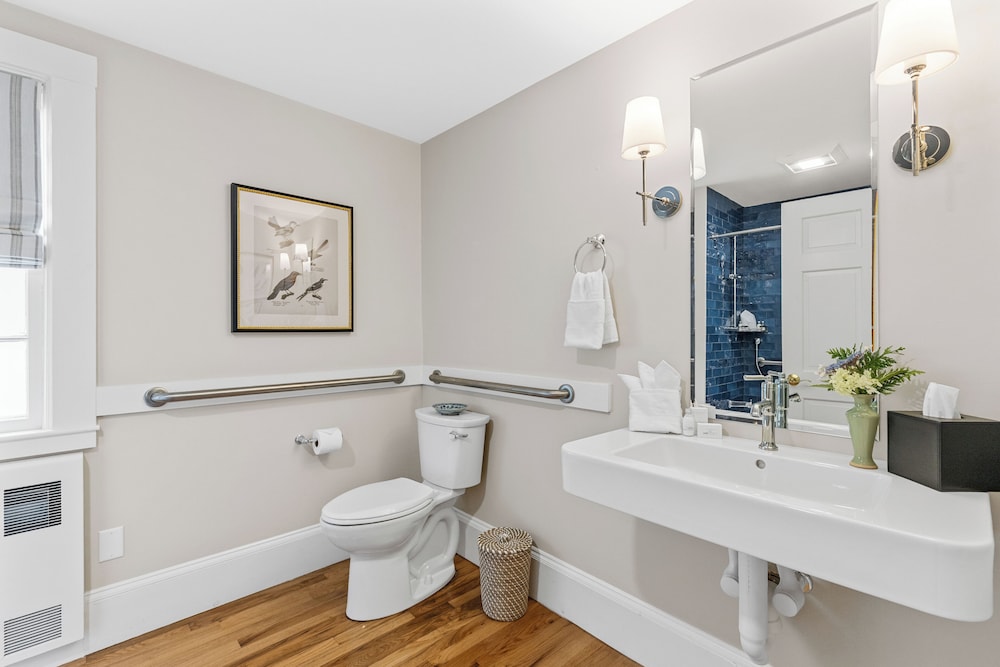 Headmaster's Cottage Suite photo 3