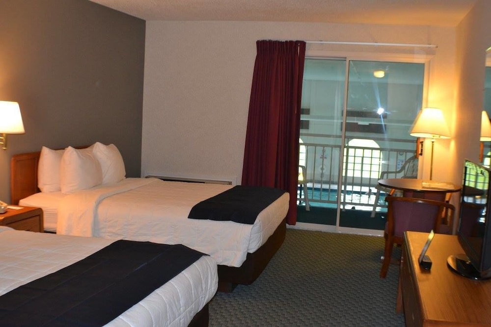 Room, 2 Queen Beds, Balcony photo 1