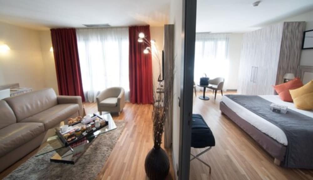 Junior Suite (Free Spa Access) - Garden View