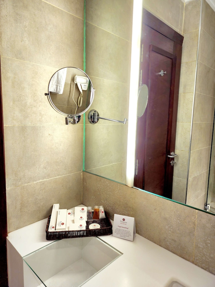 Premier Suite, 1 King Bed, Non Smoking, City View (with Extra Bed) - Photo 15