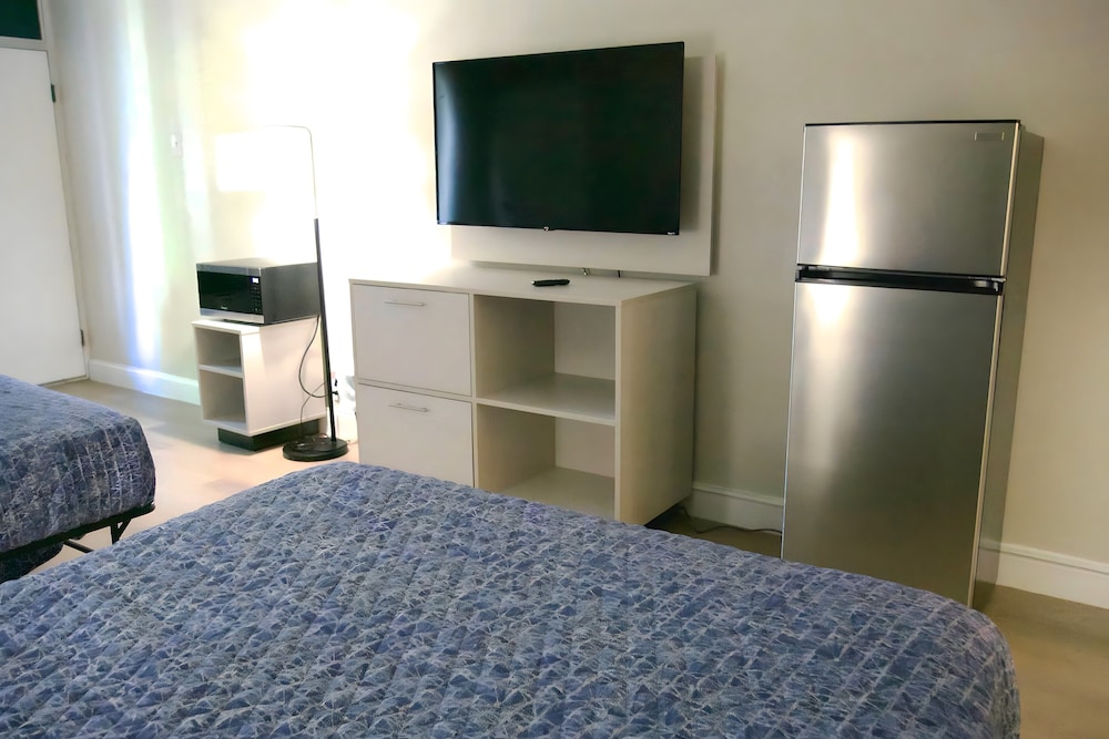 Room, 2 Double Beds, Non Smoking - Photo 6