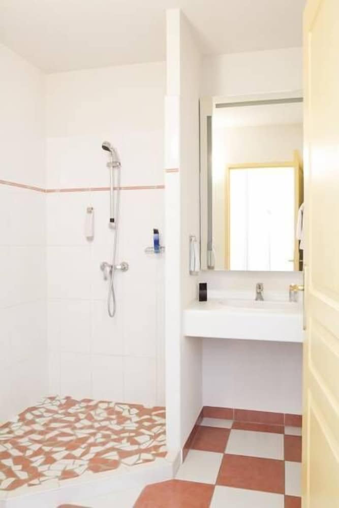 Standard Room, 1 Double Bed - Photo 4
