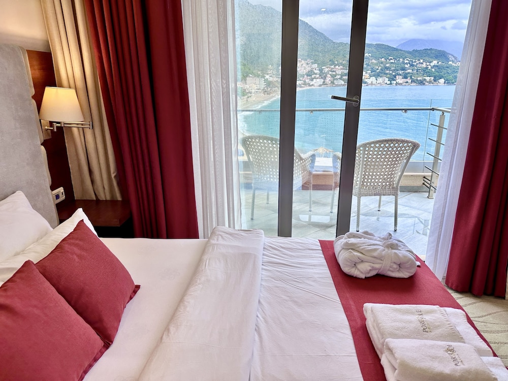 Signature Room, Terrace, Sea View photo 3