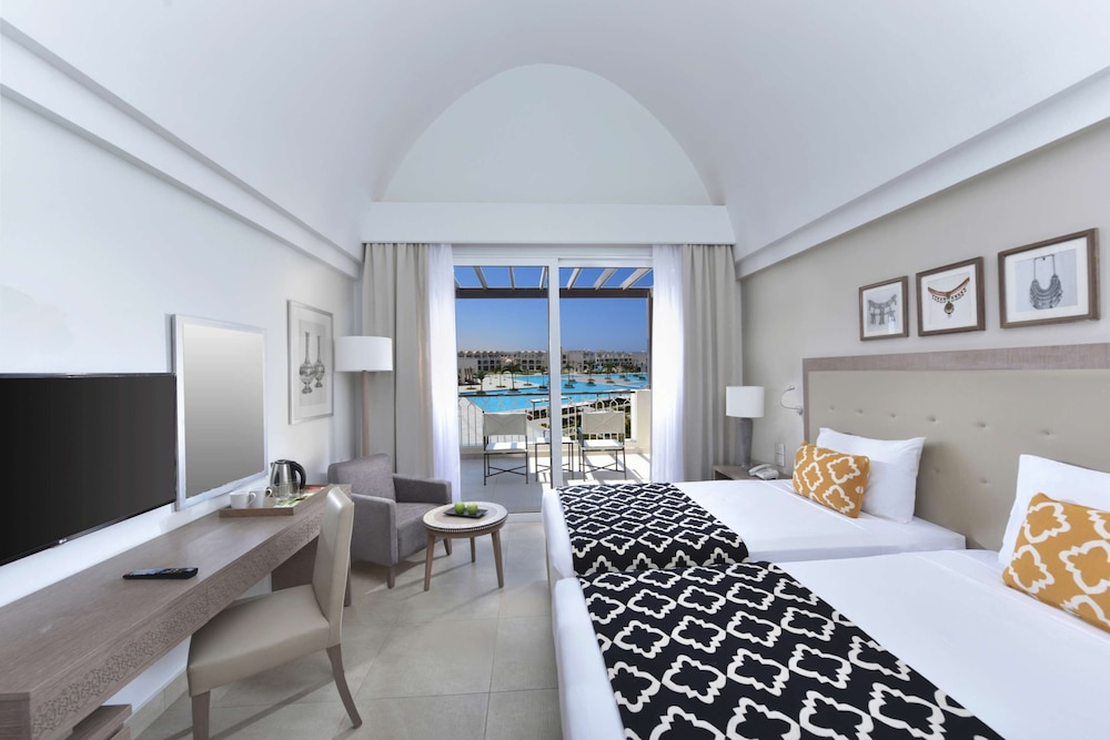 Superior Room, Pool View (Queen Or Twin Beds) - Photo 1