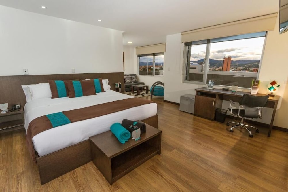 Superior Suite, 1 King Bed, Ensuite, City View photo 1