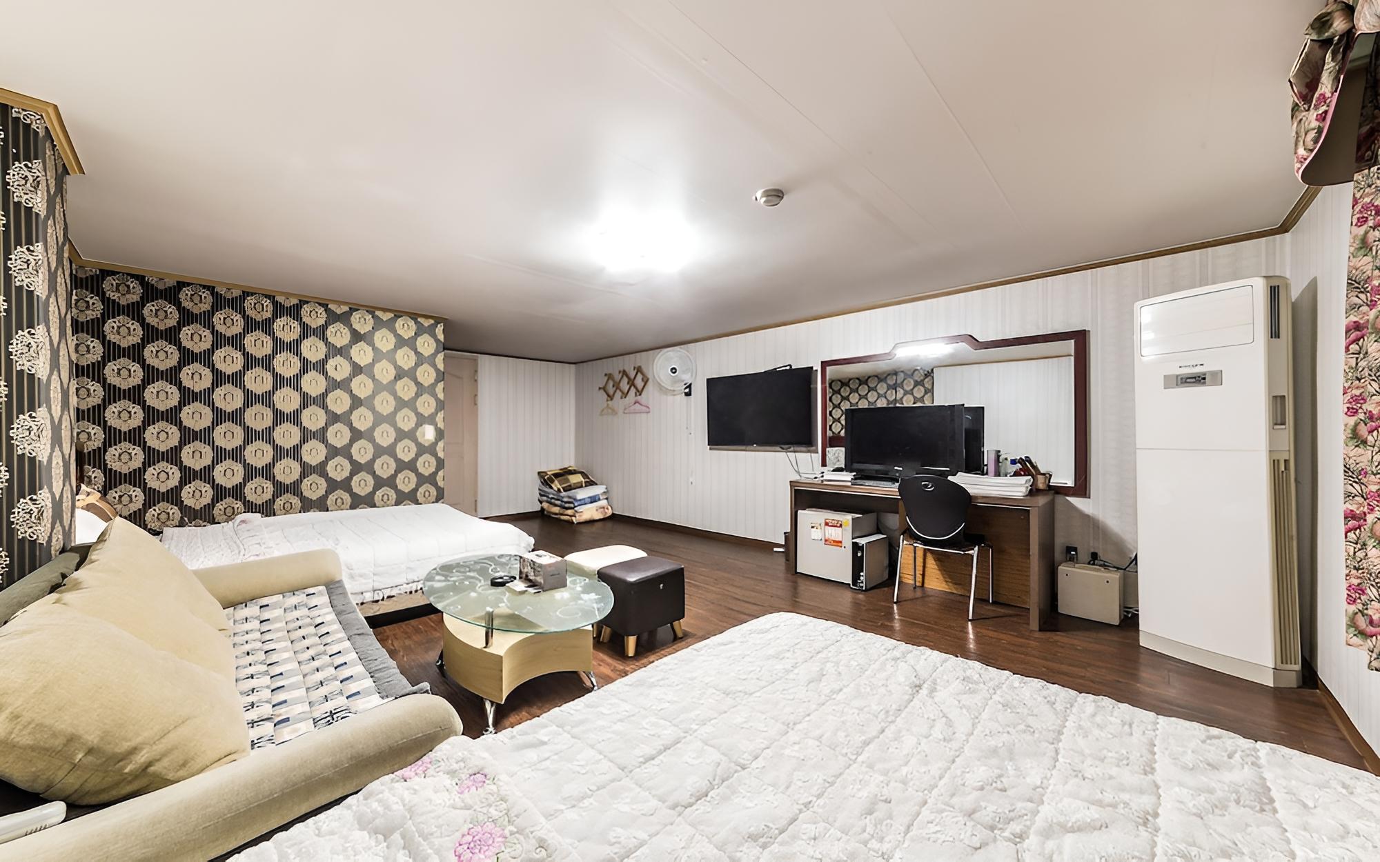 Room (Western-style room) - Photo 12