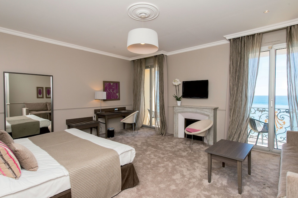 Deluxe Double or Twin Room