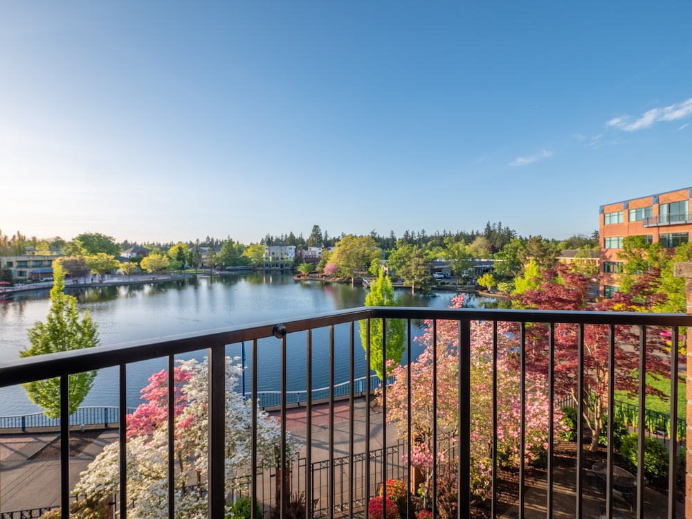 Premier Suite, 1 Bedroom, Lakeside photo 3