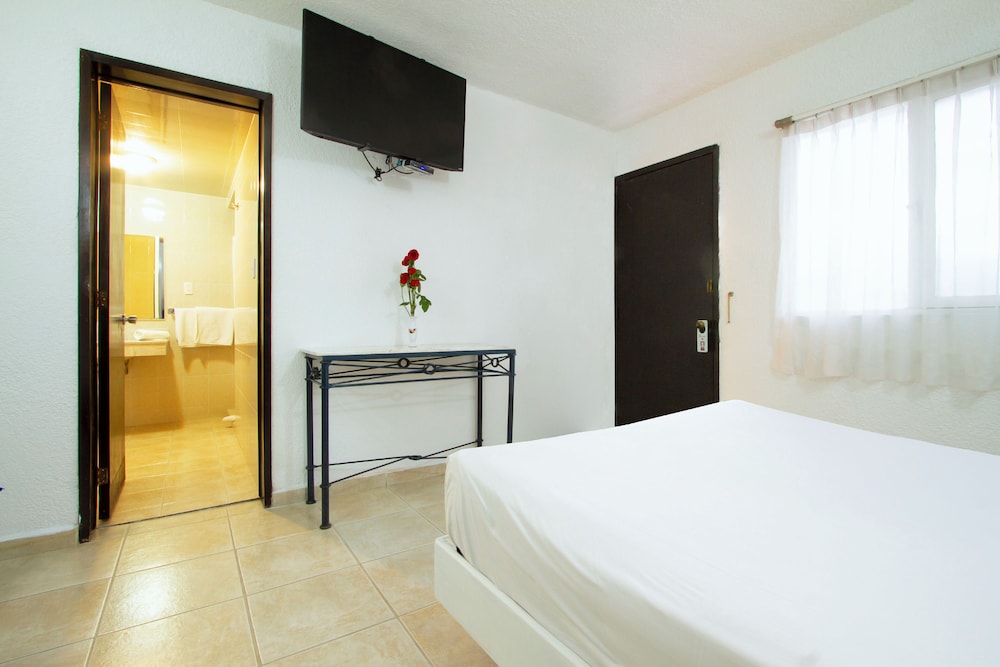 Basic Room, 1 Double Bed - Photo 3